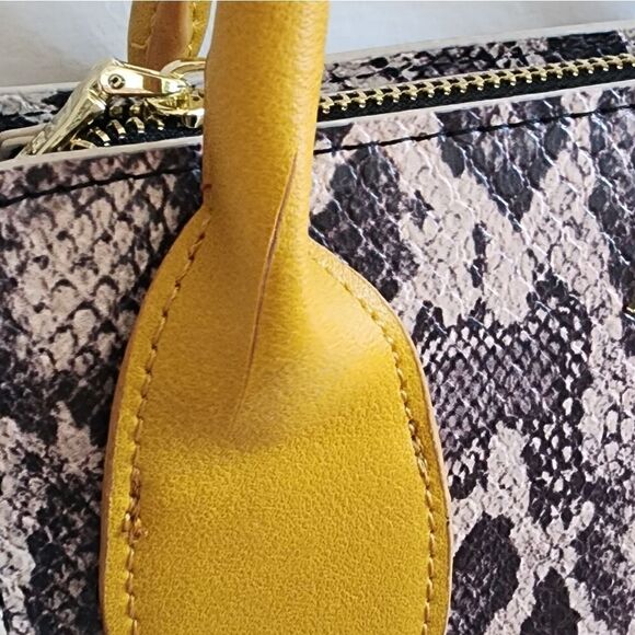 Steve Madden Bhendrik Crossbody with detachable Coid Purse - NWT - Picture 6 of 9